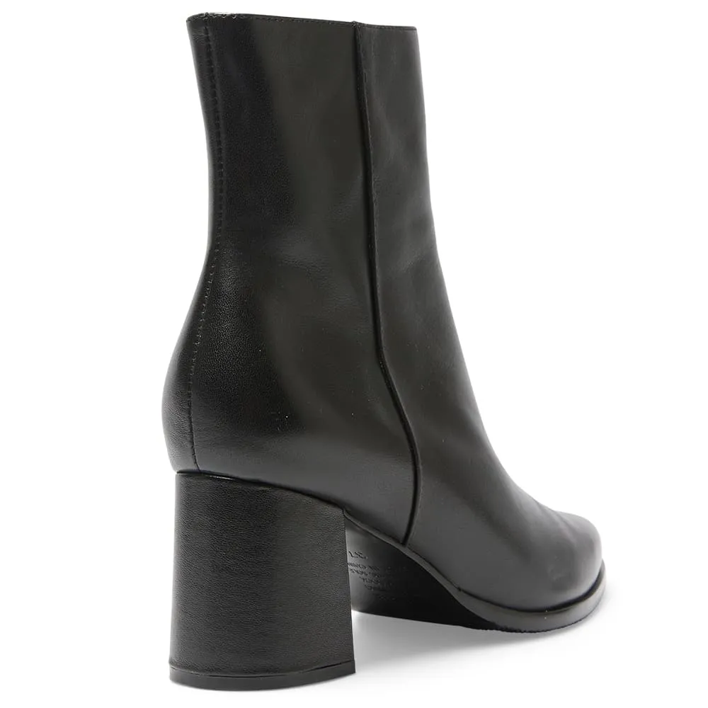 Avenue Boot in Black Leather