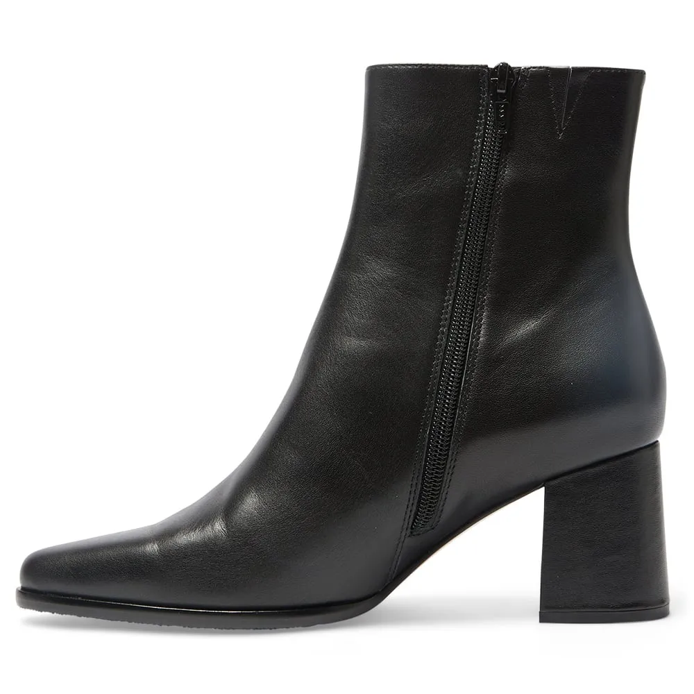 Avenue Boot in Black Leather