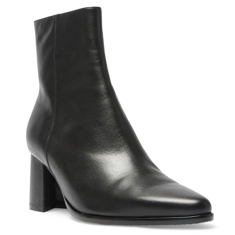 Avenue Boot in Black Leather