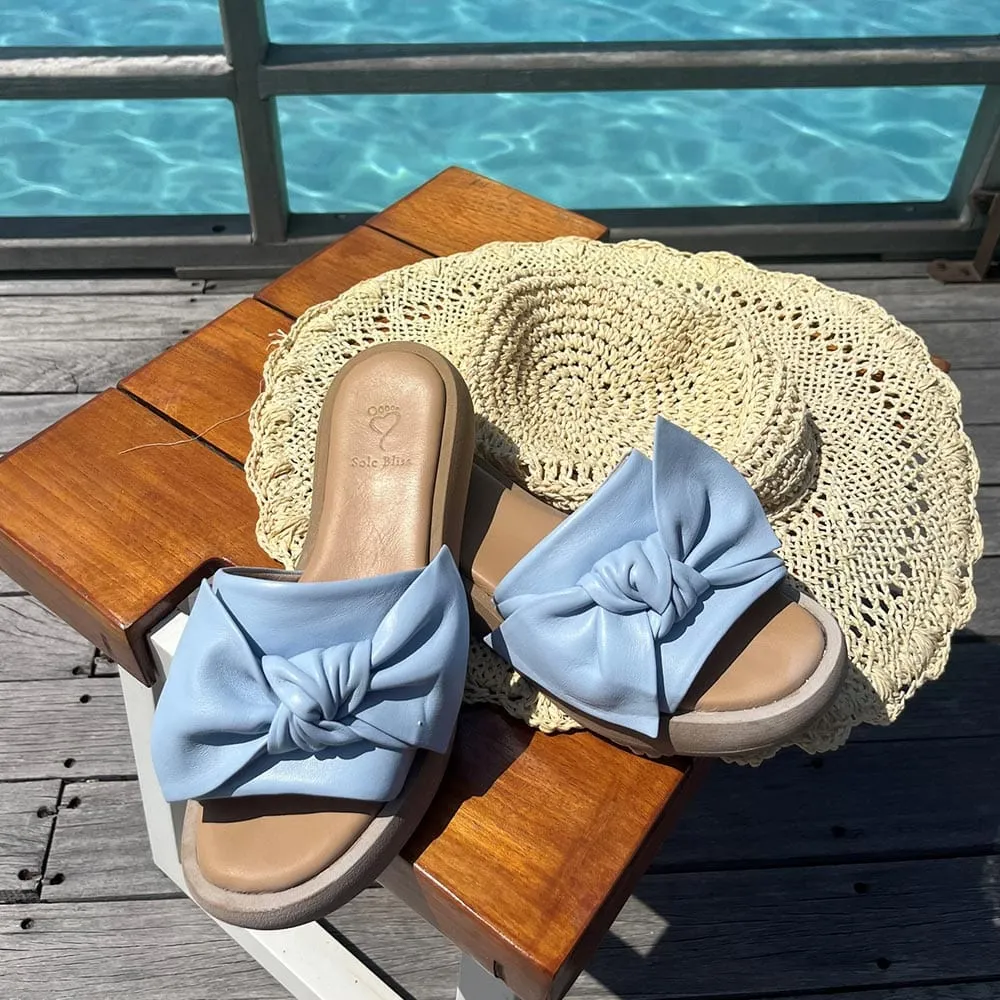 Bailey: Pale Blue Leather