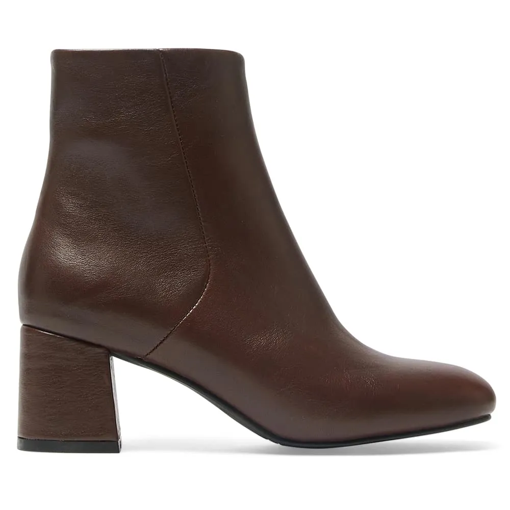 Dakota Boot in Chocolate Glove Leather