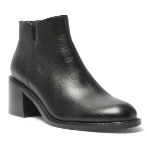 Earl Boot in Black Leather