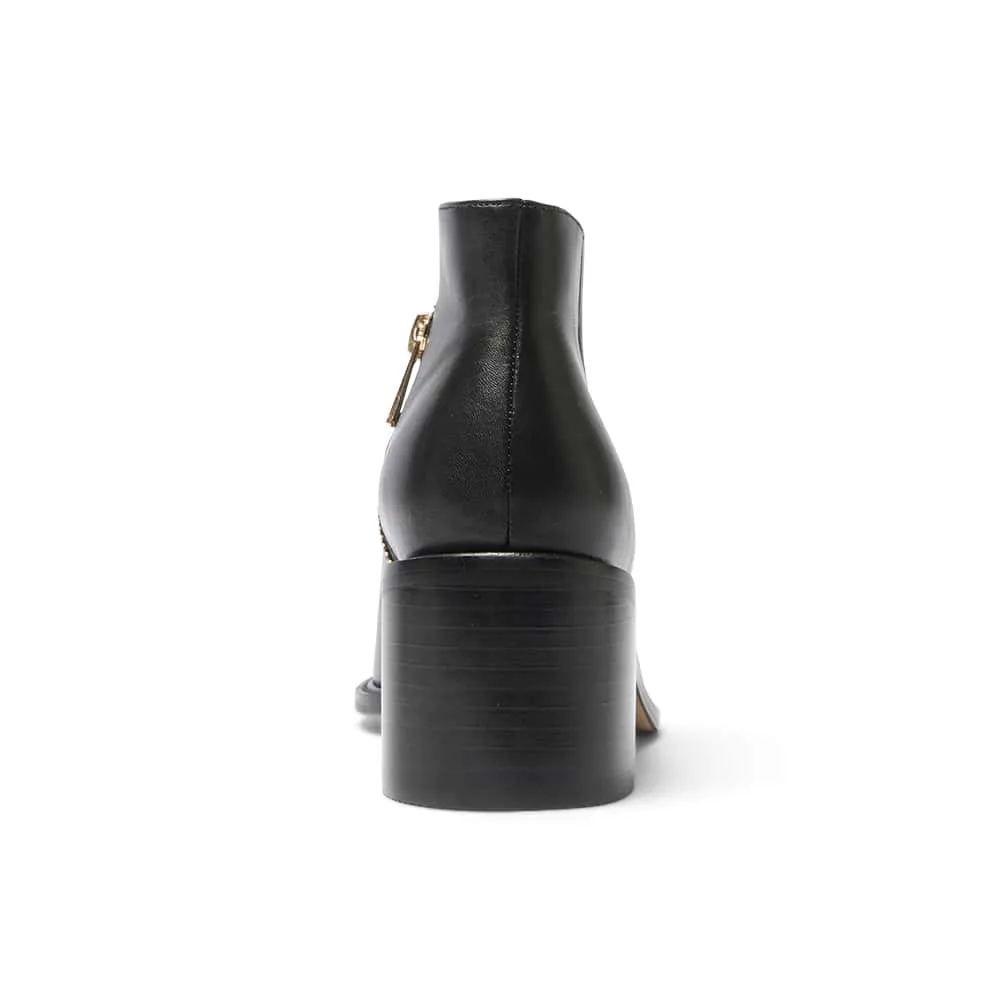 Earl Boot in Black Leather