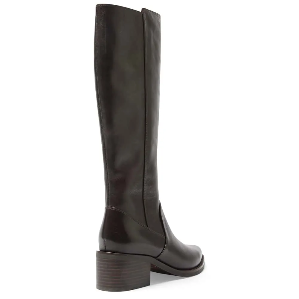 Fortress Boot in Chocolate Glove Leather