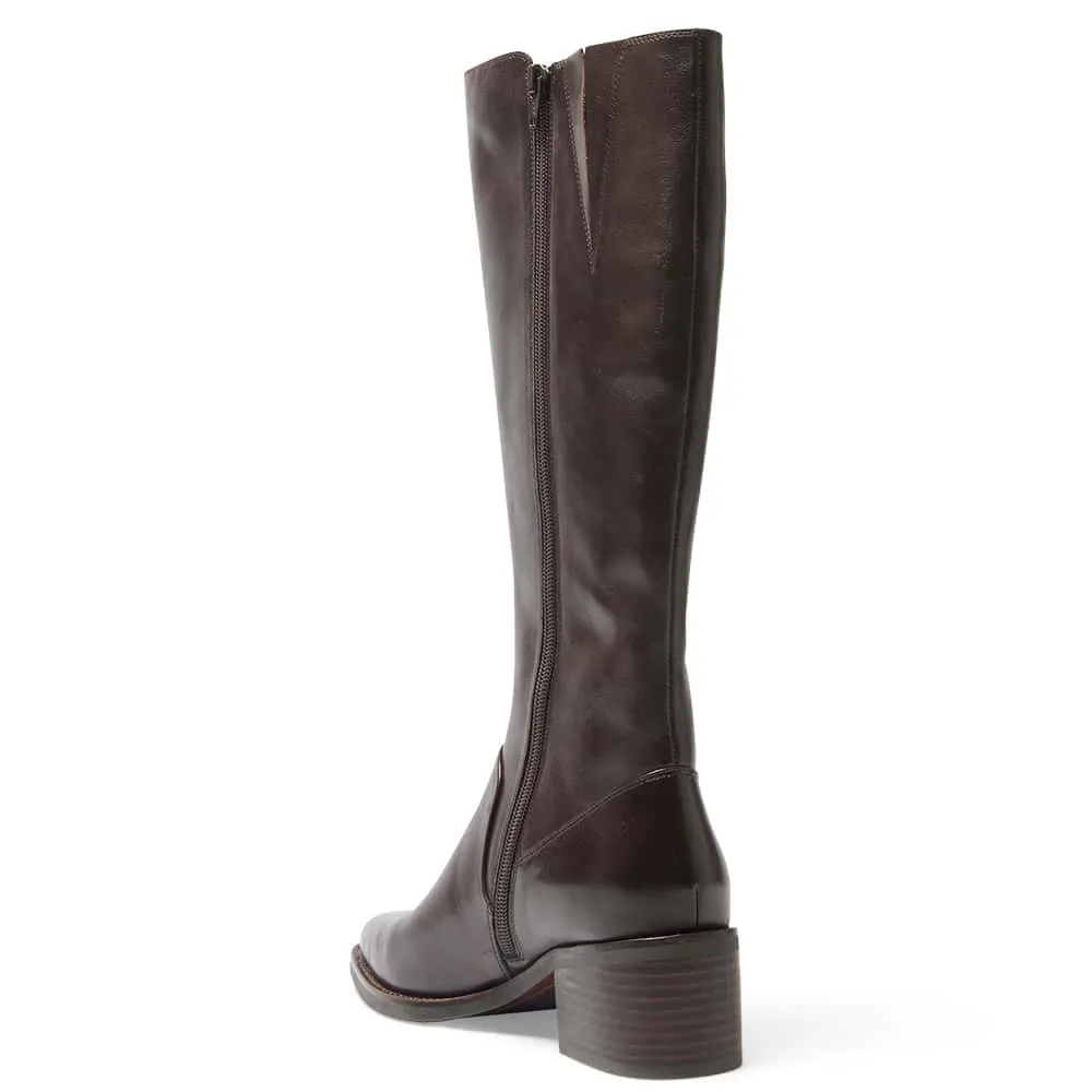 Fortress Boot in Chocolate Glove Leather