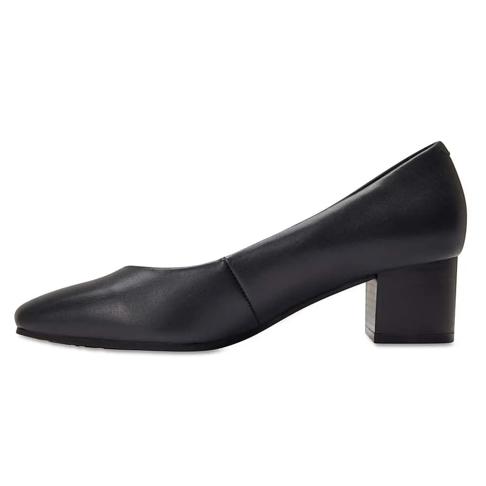 Gamma Heel in Navy Leather