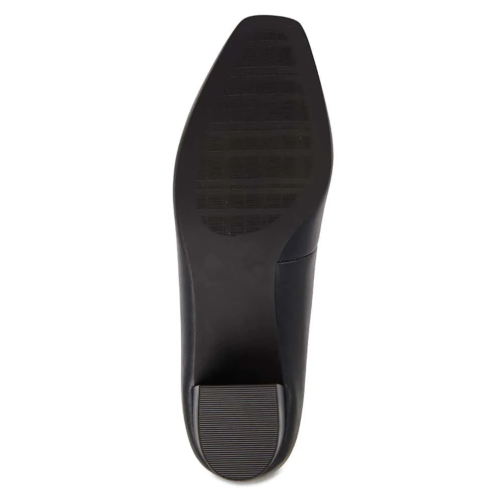 Gamma Heel in Navy Leather