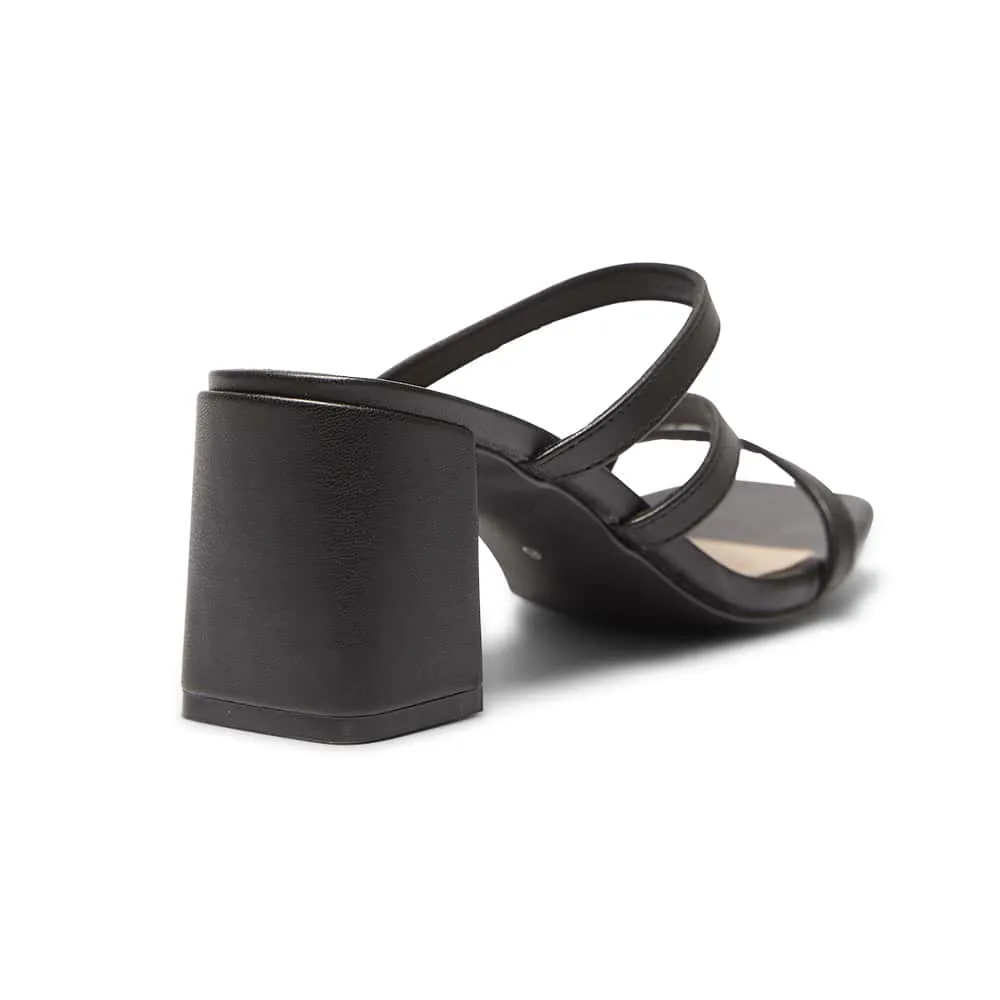 Geisha Heel in Black Smooth