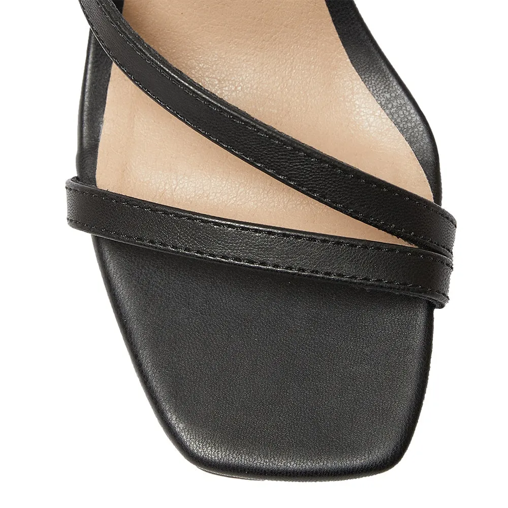 Geisha Heel in Black Smooth