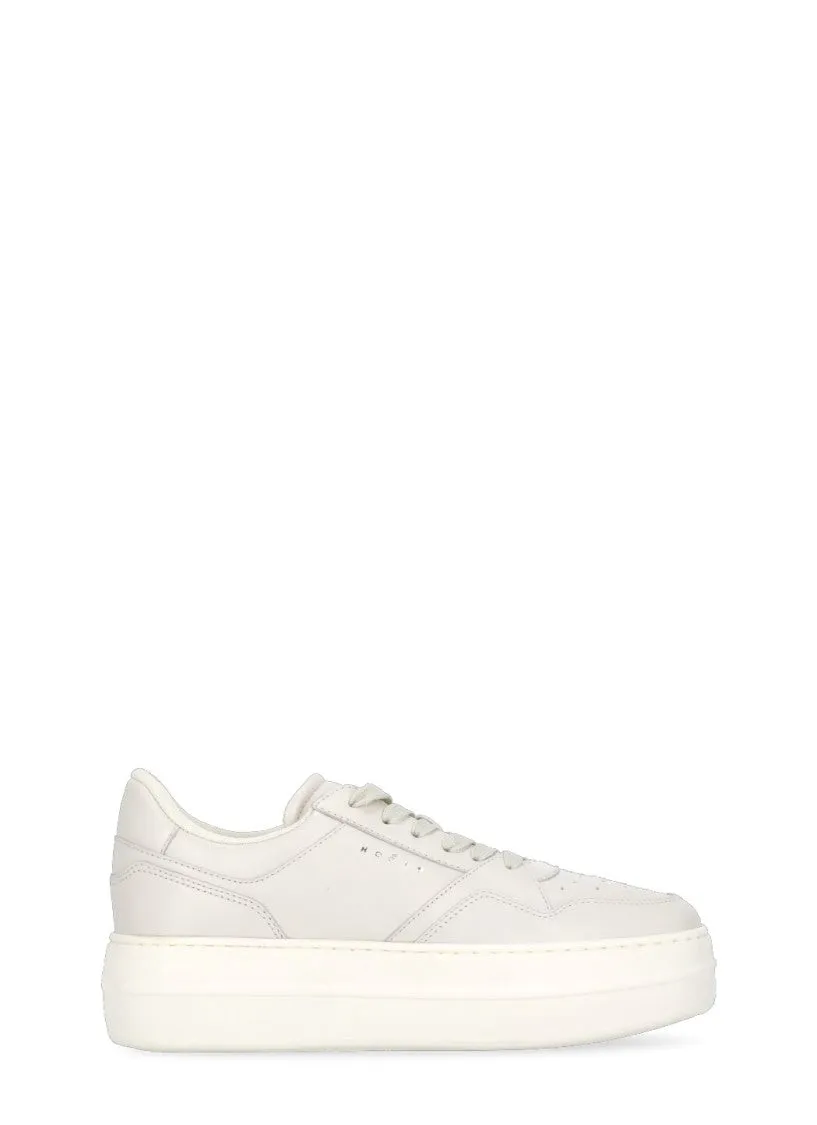 H670 Sneakers