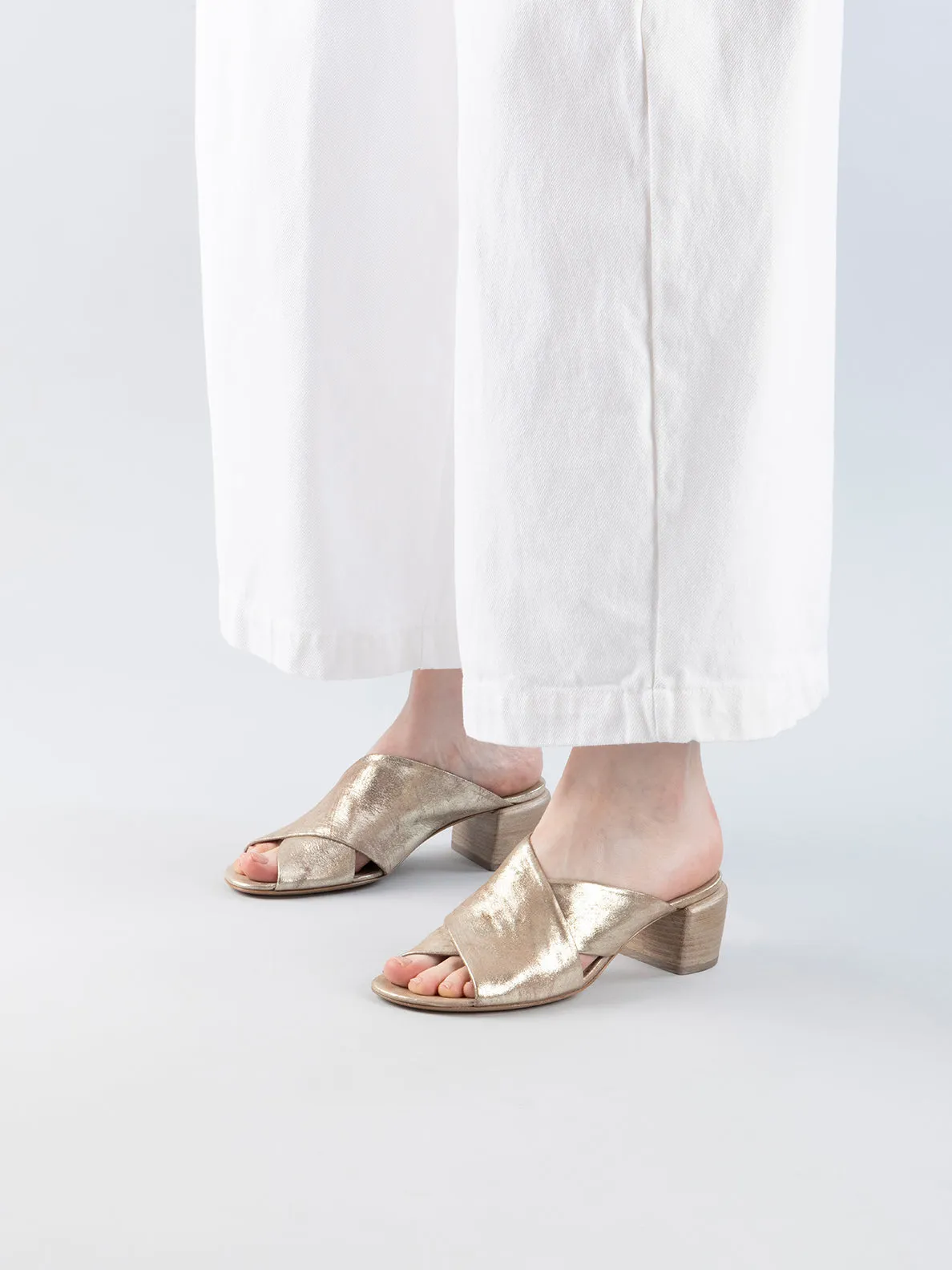 HADRY 007 - Gold Leather Slide Sandals