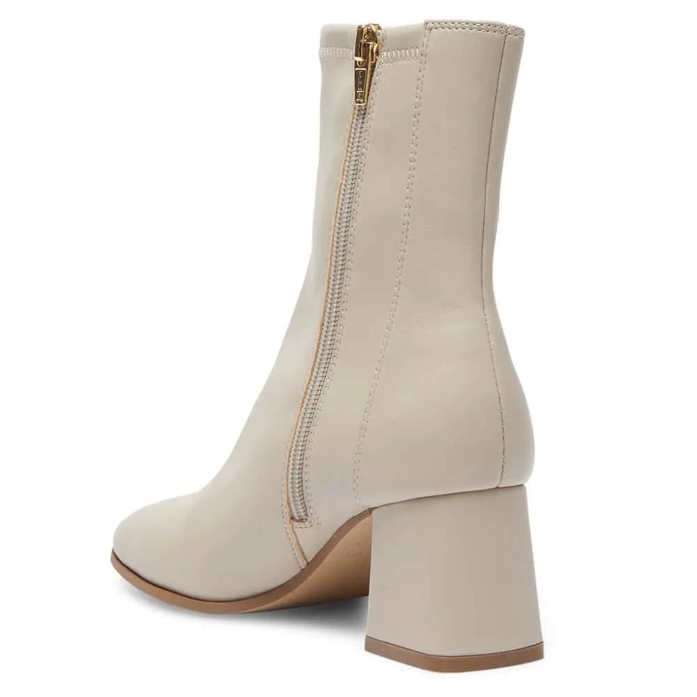 Hampton Boot in Nude Stretch