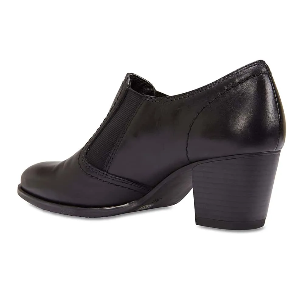 Irene Boot in Black Leather