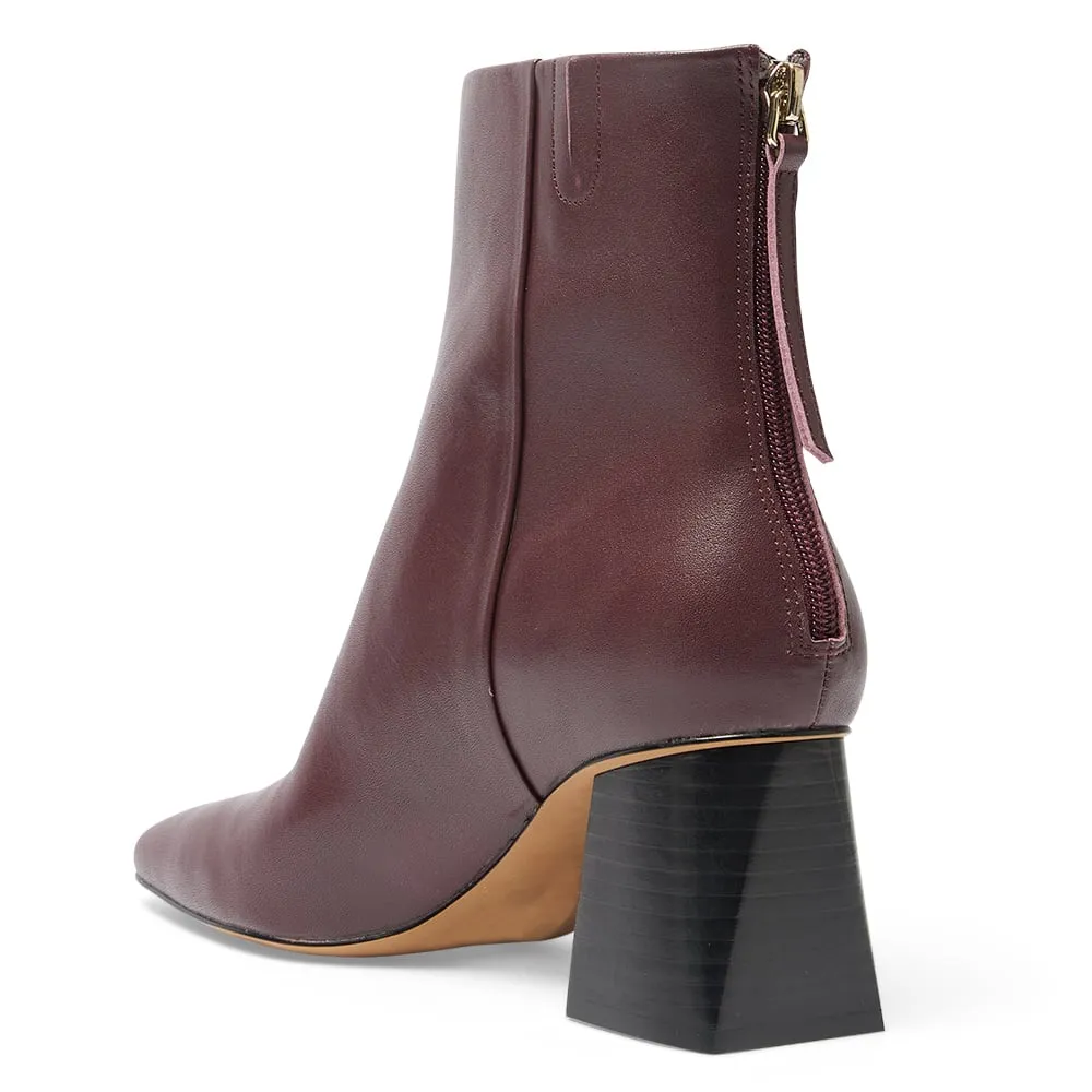 Kade Boot in Burgundy Leather