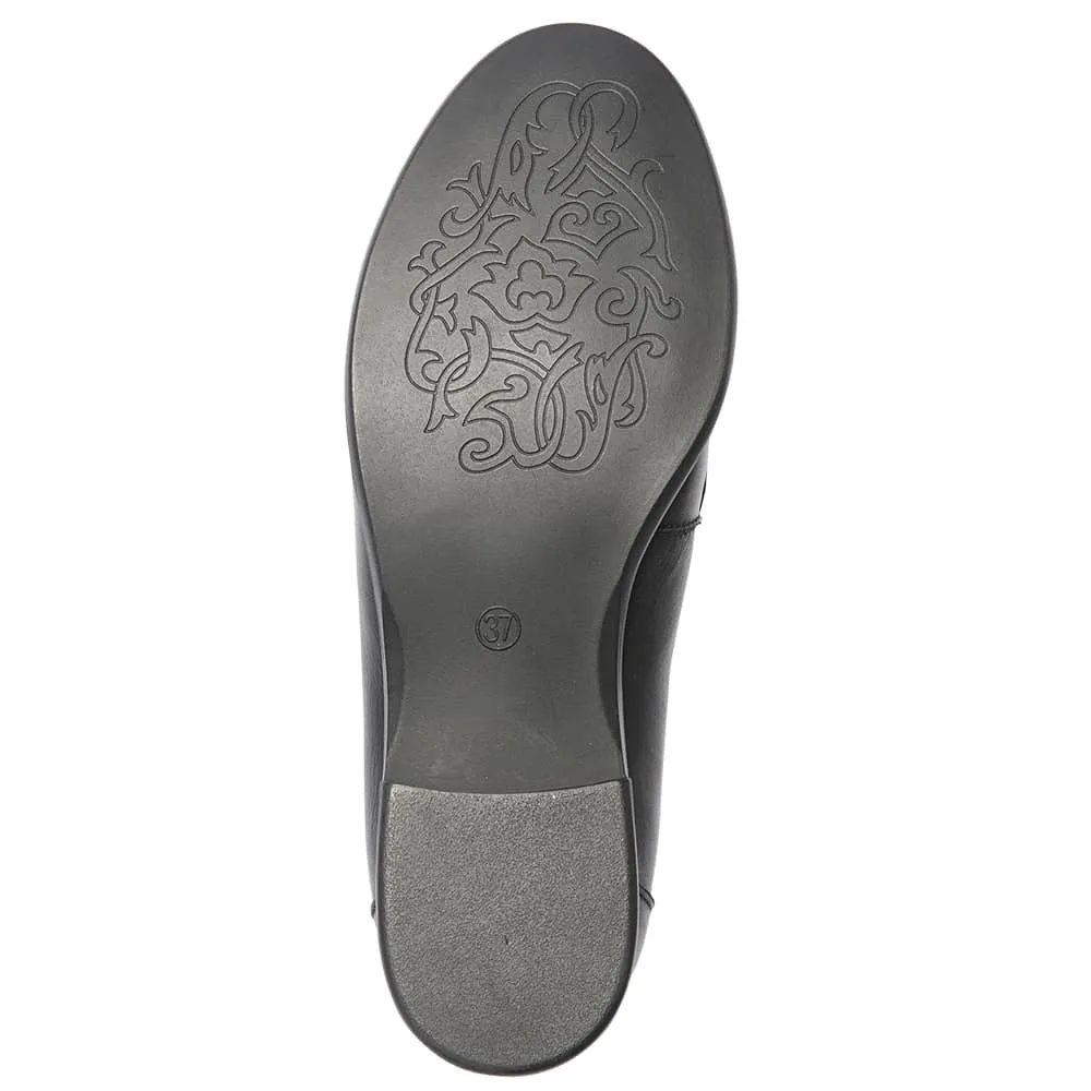 Lavena Loafer in Black Leather