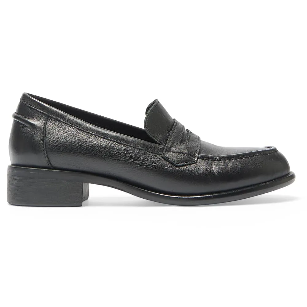 Lavena Loafer in Black Leather