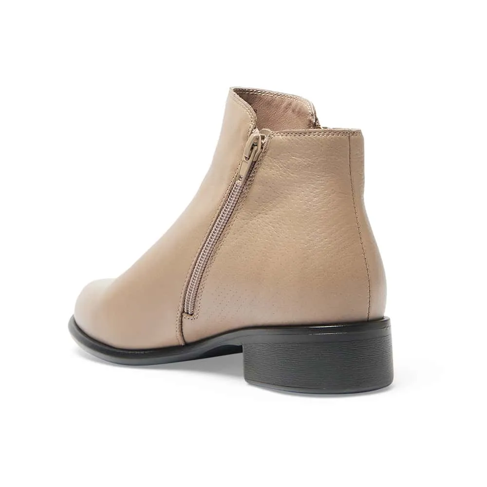 Lorenzo Boot in Taupe Leather