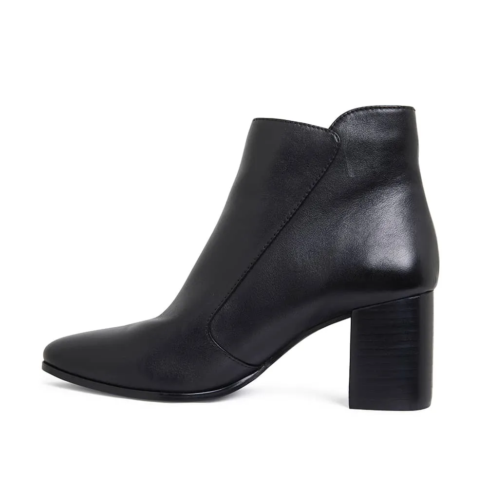 Magic Boot in Black Leather