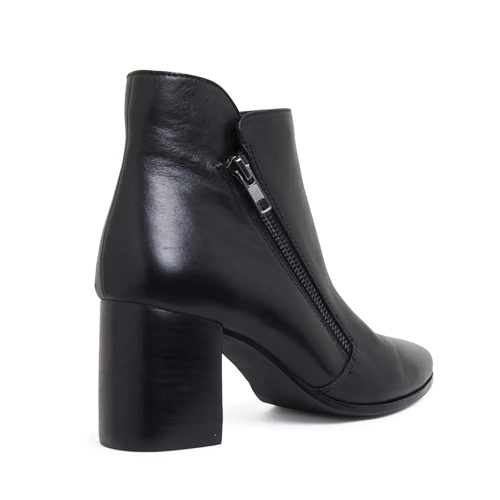 Magic Boot in Black Leather