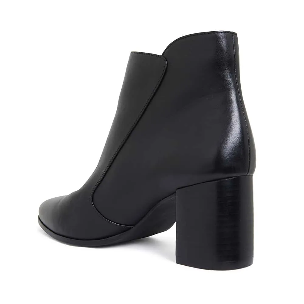 Magic Boot in Black Leather