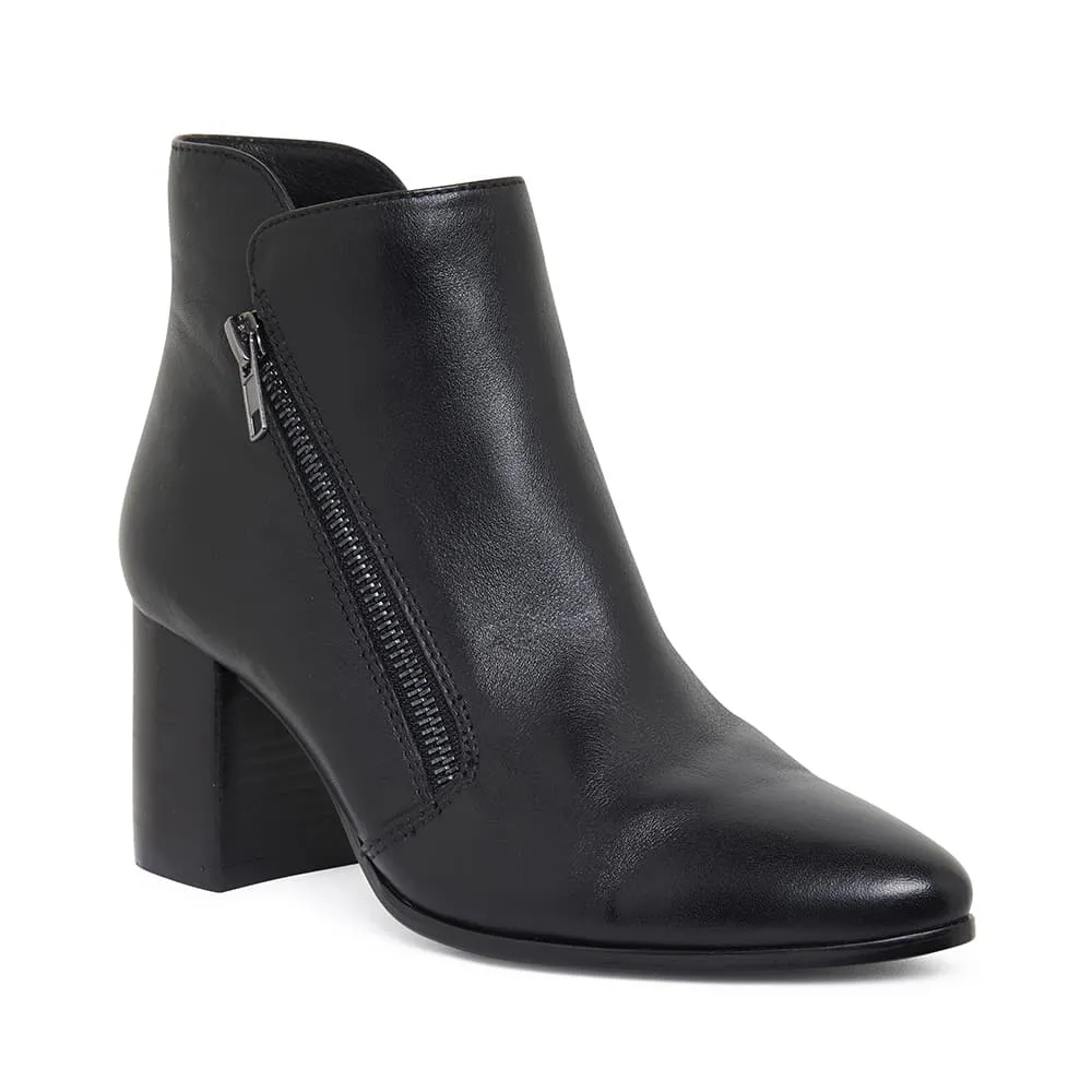 Magic Boot in Black Leather