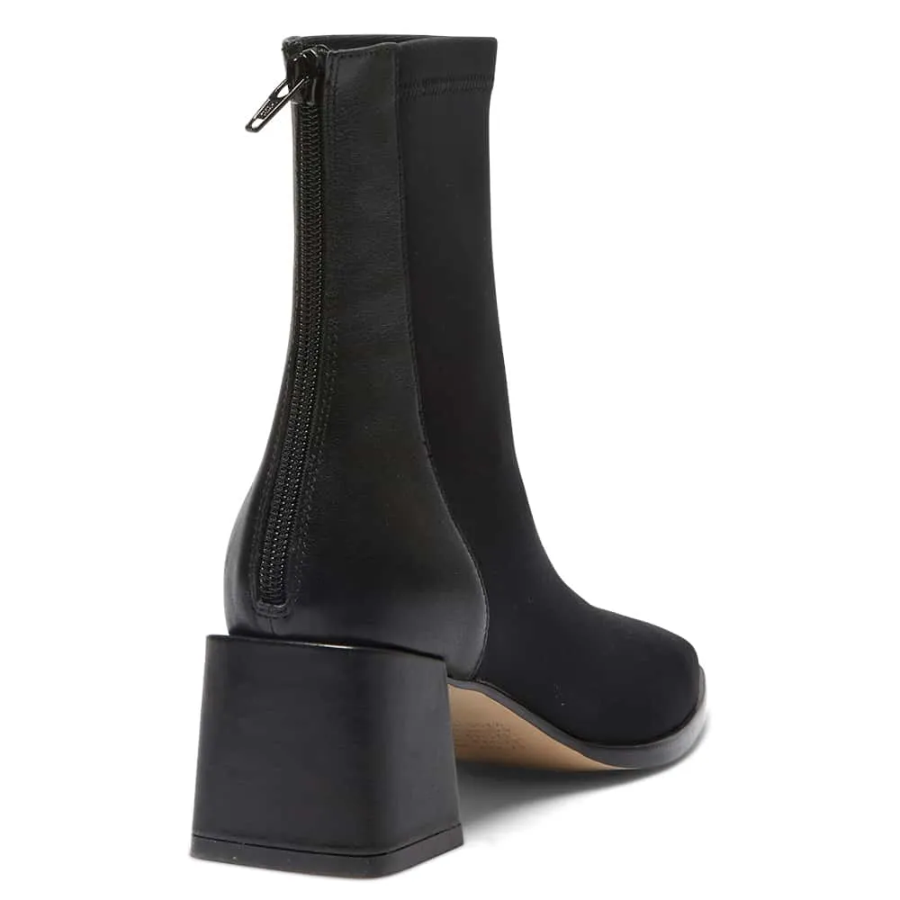 Paula Boot in Black Leather
