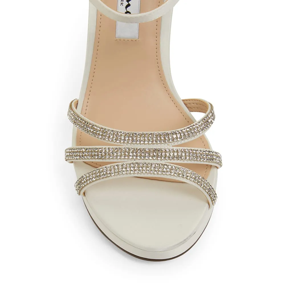 Saralyn Heel in Ivory