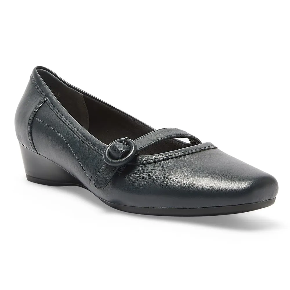 Savoy Heel in Navy Leather