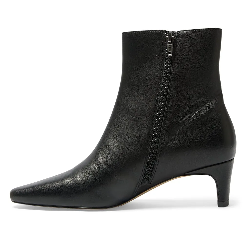 Seattle Boot in Black Leather