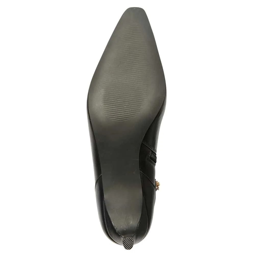 Urgent Boot in Black Leather