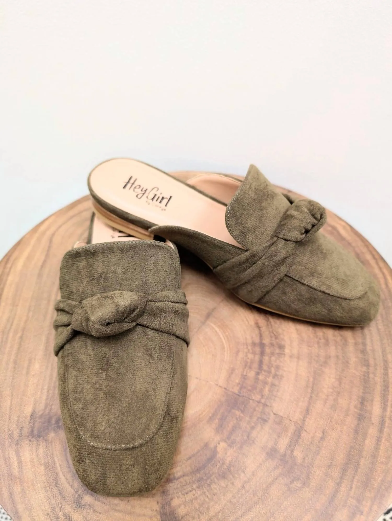 Women Clingy Flats In Khaki