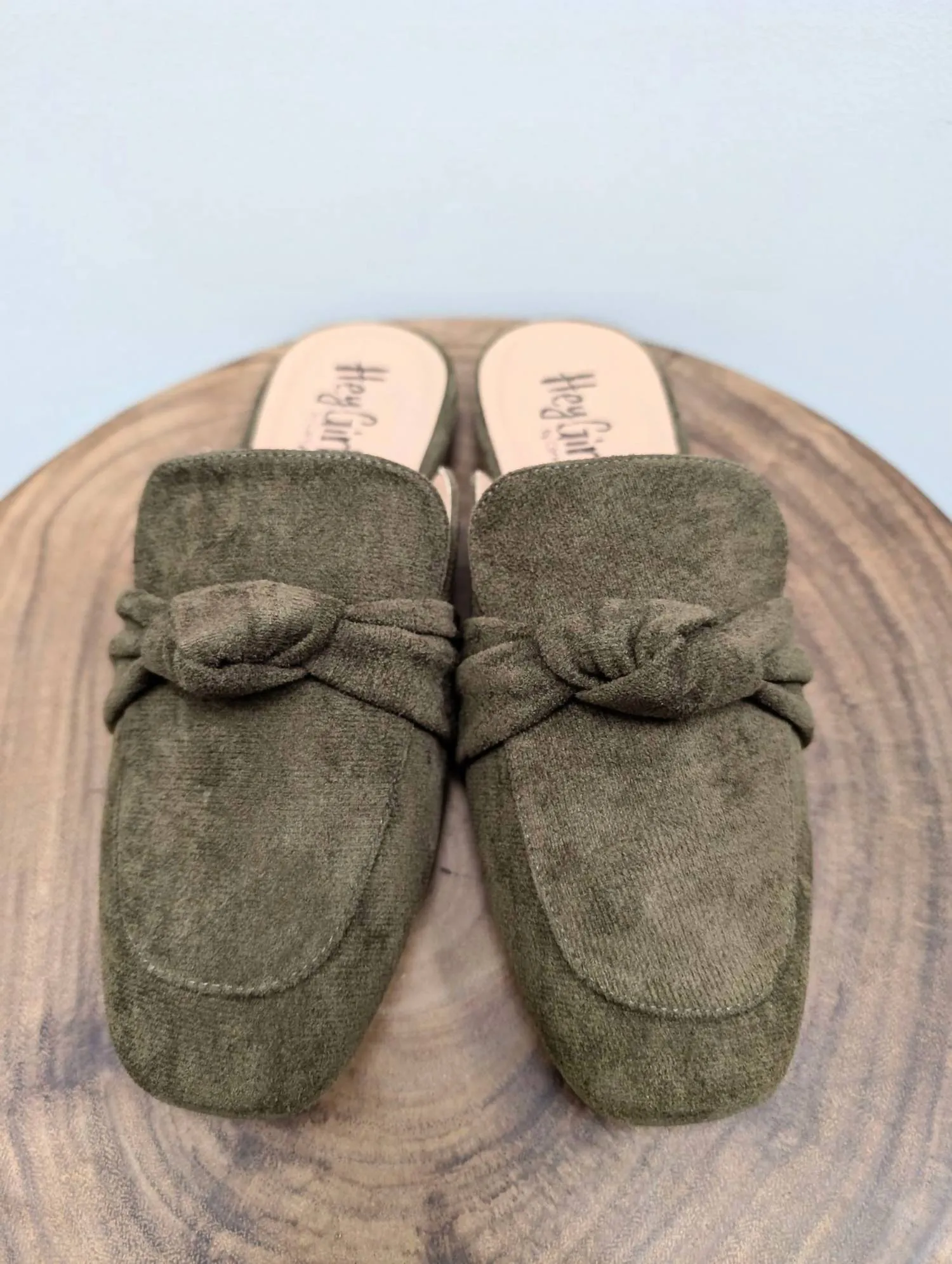 Women Clingy Flats In Khaki