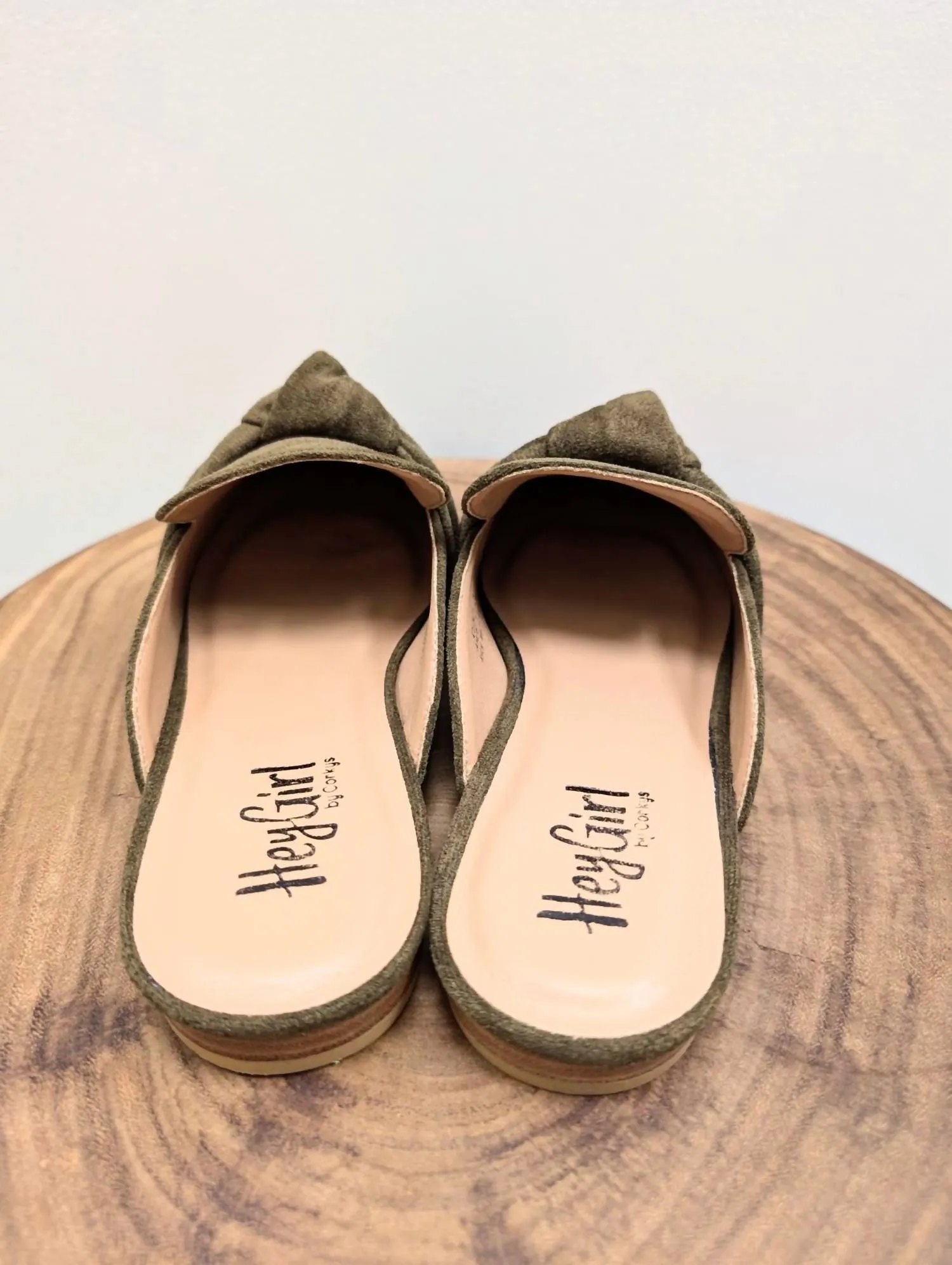 Women Clingy Flats In Khaki