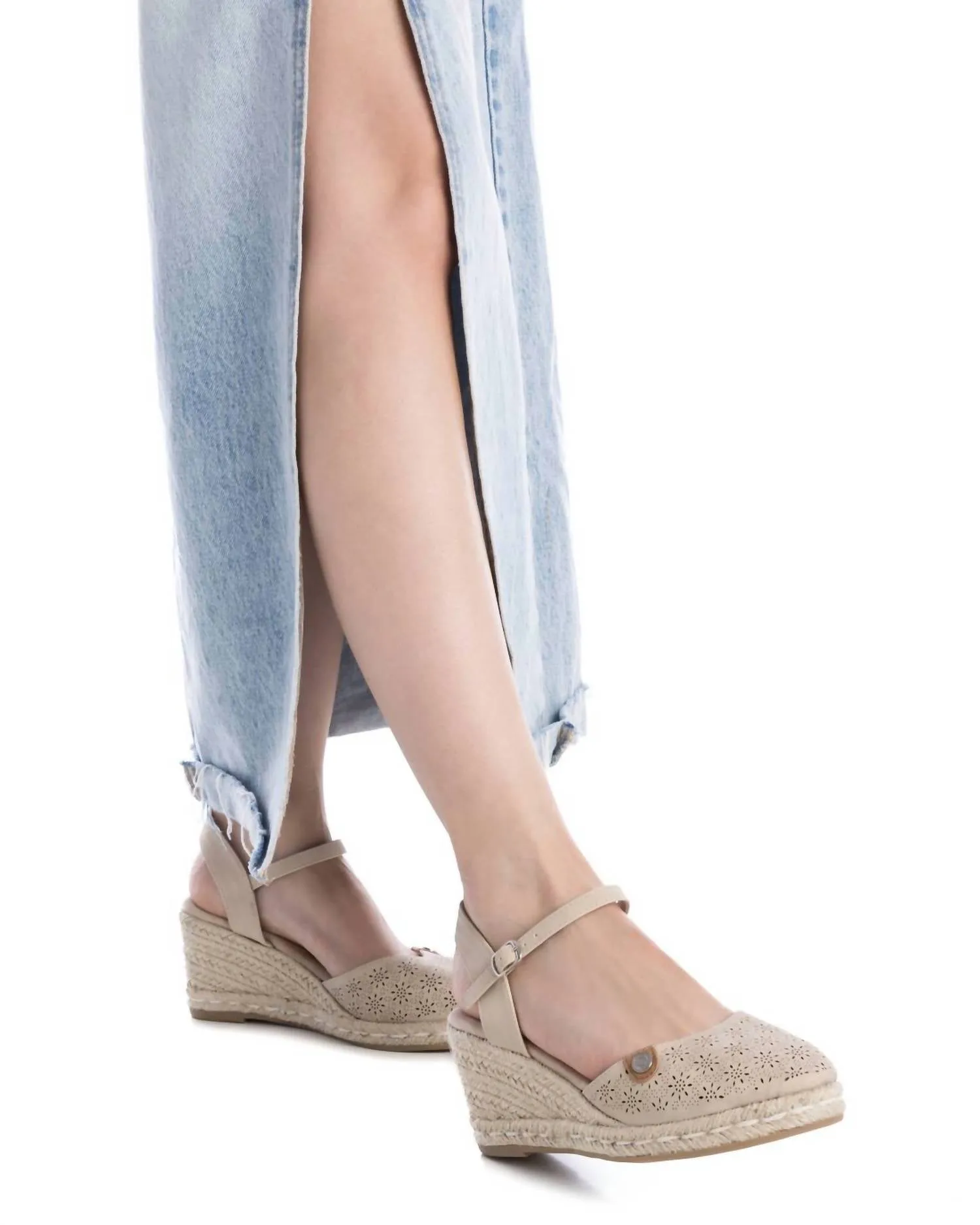 Women's Wedge Sandals In Beige